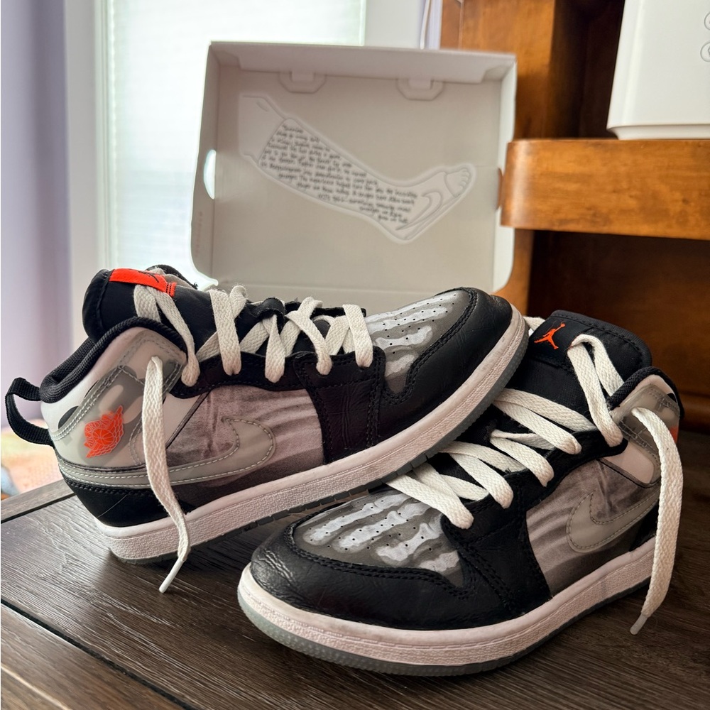2Y Jordan 1 X-ray Lightly Worn
